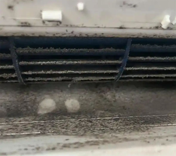 洛南空调吹的风有股烧焦味是怎么回事